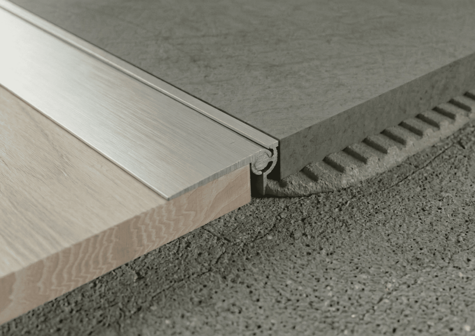 Profilé de transition articulé en aluminium pour sol à niveau différent. Barre de 2,5 m
